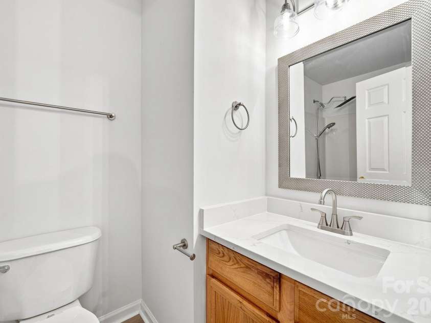 1708 Chamberside Drive, Rock Hill, SC 29730.  MLS# CAR4424120, YatesRealty ID 28325. Guest Bath