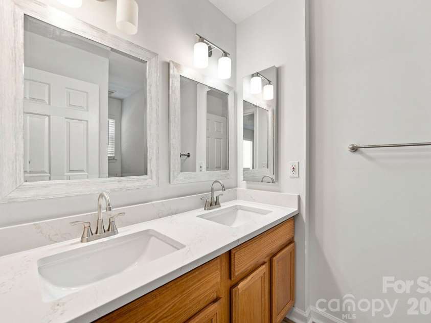 1708 Chamberside Drive, Rock Hill, SC 29730.  MLS# CAR4424120, YatesRealty ID 28325. Primary Bath