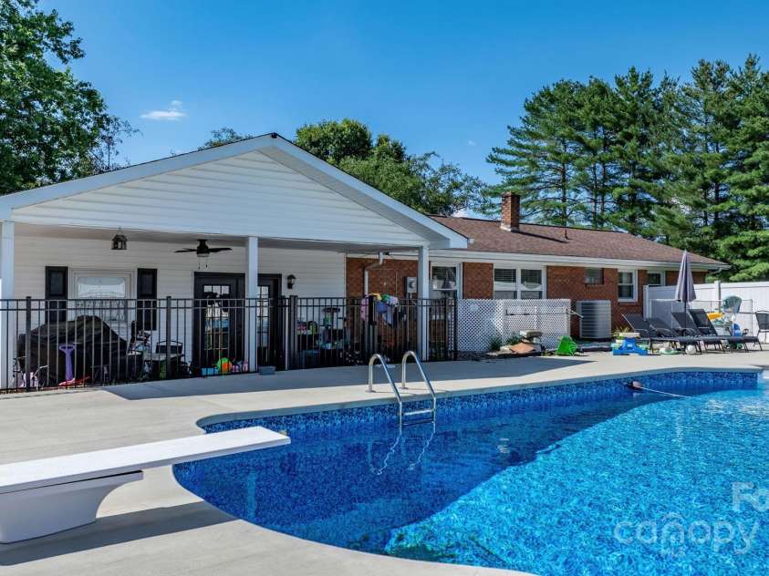 2596 SweetBriar Circle, Lenoir, NC 28645.  MLS# CAR4311624, YatesRealty ID 28325. 