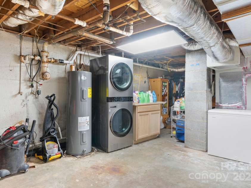 2596 SweetBriar Circle, Lenoir, NC 28645.  MLS# CAR4311624, YatesRealty ID 28325. 