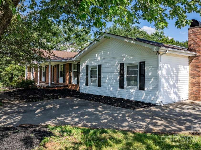 2596 SweetBriar Circle, Lenoir, NC 28645.  MLS# CAR4311624, YatesRealty ID 28325. 