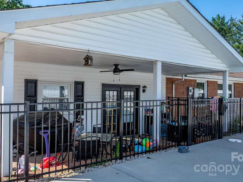 2596 SweetBriar Circle, Lenoir, NC 28645.  MLS# CAR4311624, YatesRealty ID 28325. 