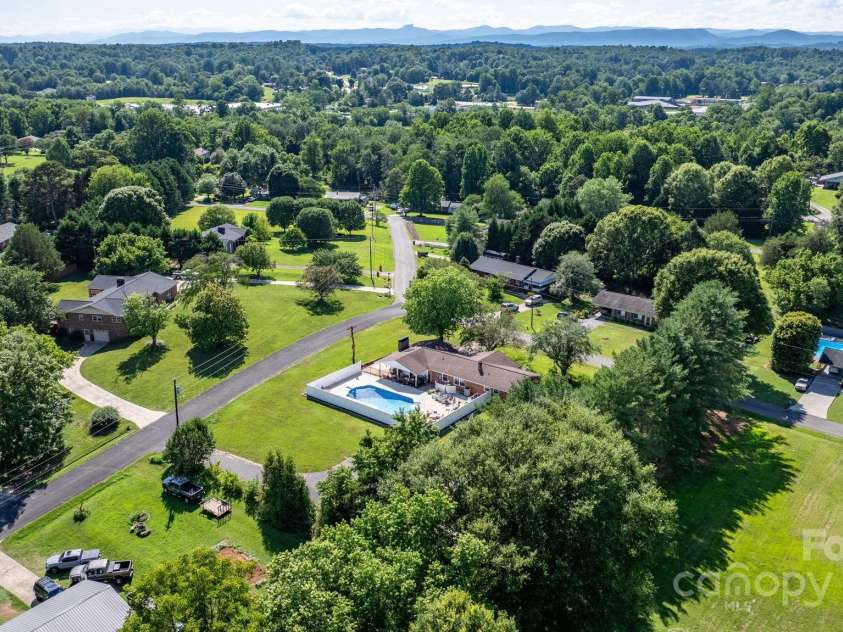 2596 SweetBriar Circle, Lenoir, NC 28645.  MLS# CAR4311624, YatesRealty ID 28325. 