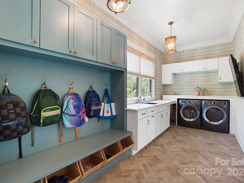 707 Hudson Place, Davidson, NC 28036.  MLS# CAR4280290, YatesRealty ID 28326. 