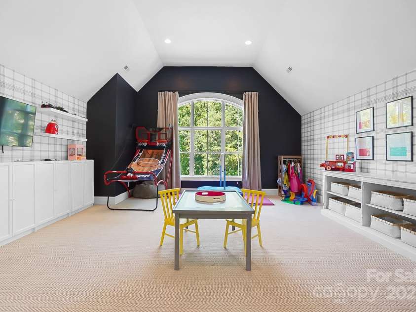 707 Hudson Place, Davidson, NC 28036.  MLS# CAR4280290, YatesRealty ID 28326. 