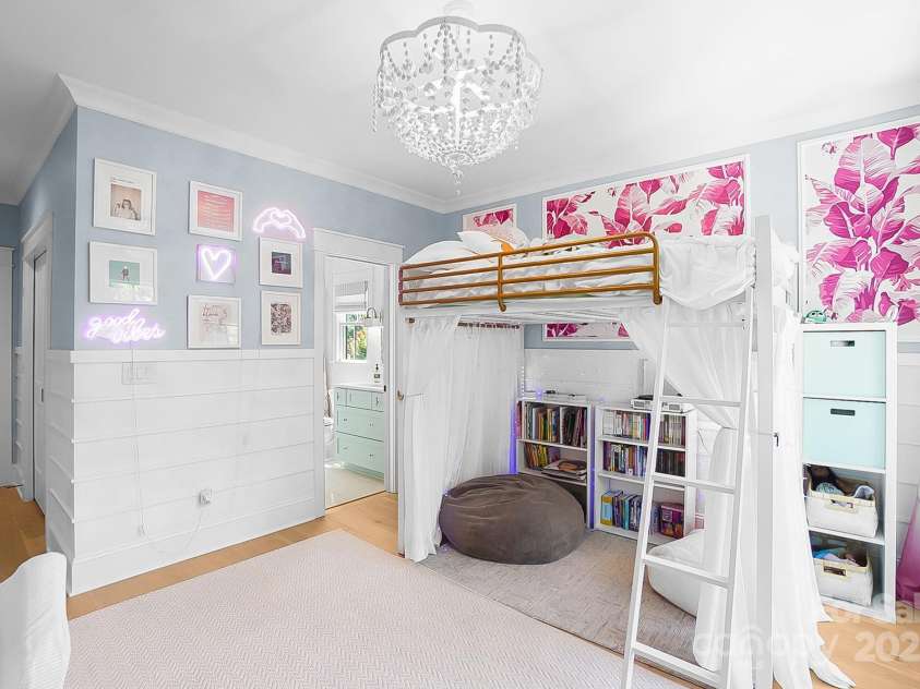 707 Hudson Place, Davidson, NC 28036.  MLS# CAR4280290, YatesRealty ID 28326. 