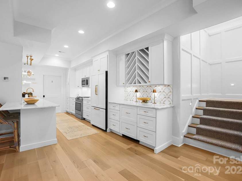 707 Hudson Place, Davidson, NC 28036.  MLS# CAR4280290, YatesRealty ID 28326. 