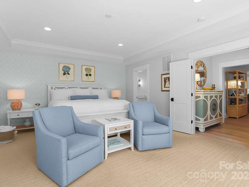 707 Hudson Place, Davidson, NC 28036.  MLS# CAR4280290, YatesRealty ID 28326. 