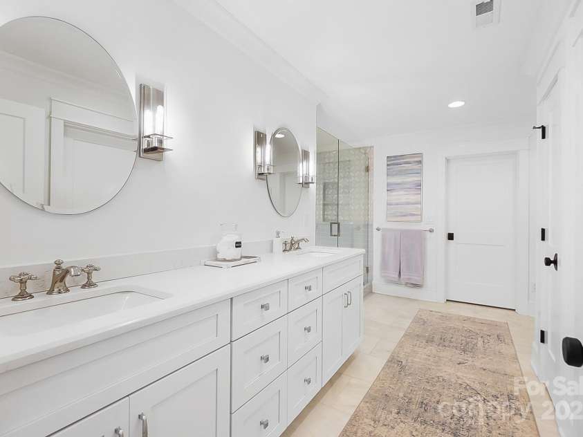 707 Hudson Place, Davidson, NC 28036.  MLS# CAR4280290, YatesRealty ID 28326. 