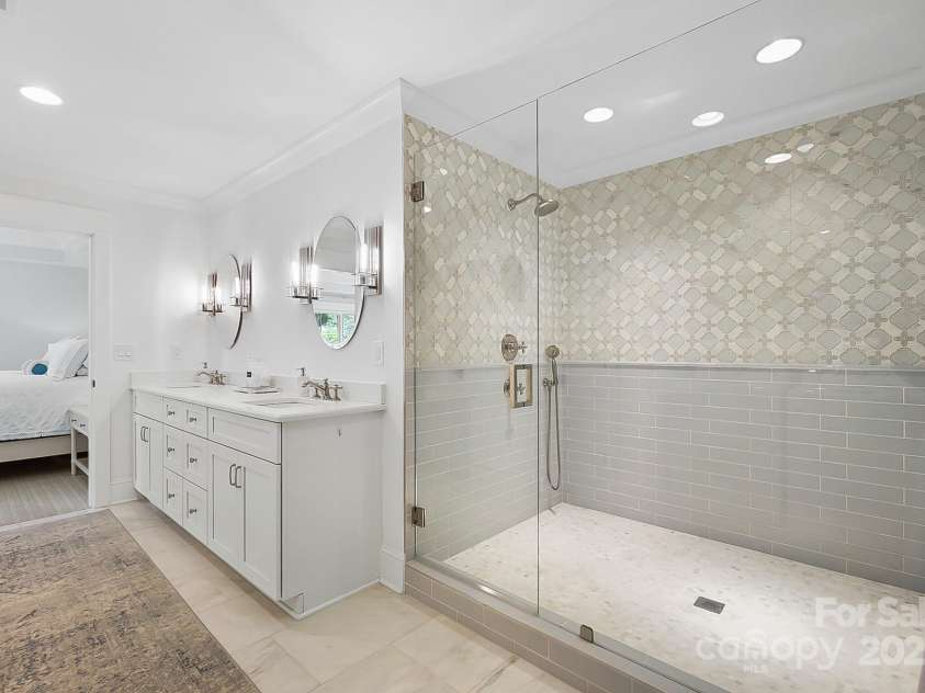 707 Hudson Place, Davidson, NC 28036.  MLS# CAR4280290, YatesRealty ID 28326. 