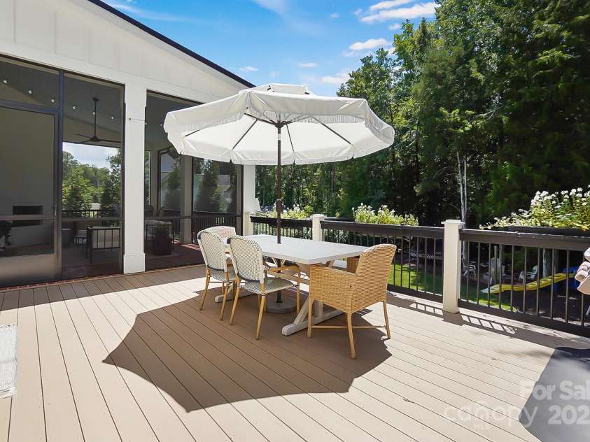 707 Hudson Place, Davidson, NC 28036.  MLS# CAR4280290, YatesRealty ID 28326. 