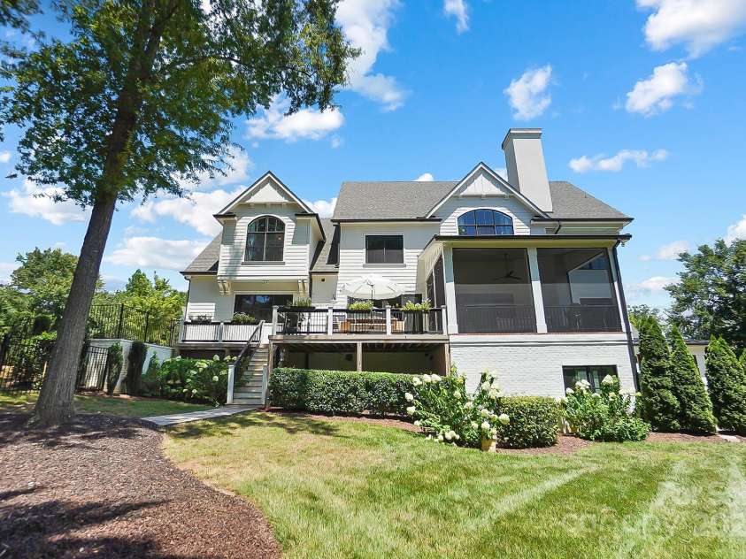 707 Hudson Place, Davidson, NC 28036.  MLS# CAR4280290, YatesRealty ID 28326. 