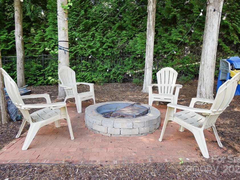 707 Hudson Place, Davidson, NC 28036.  MLS# CAR4280290, YatesRealty ID 28326. 