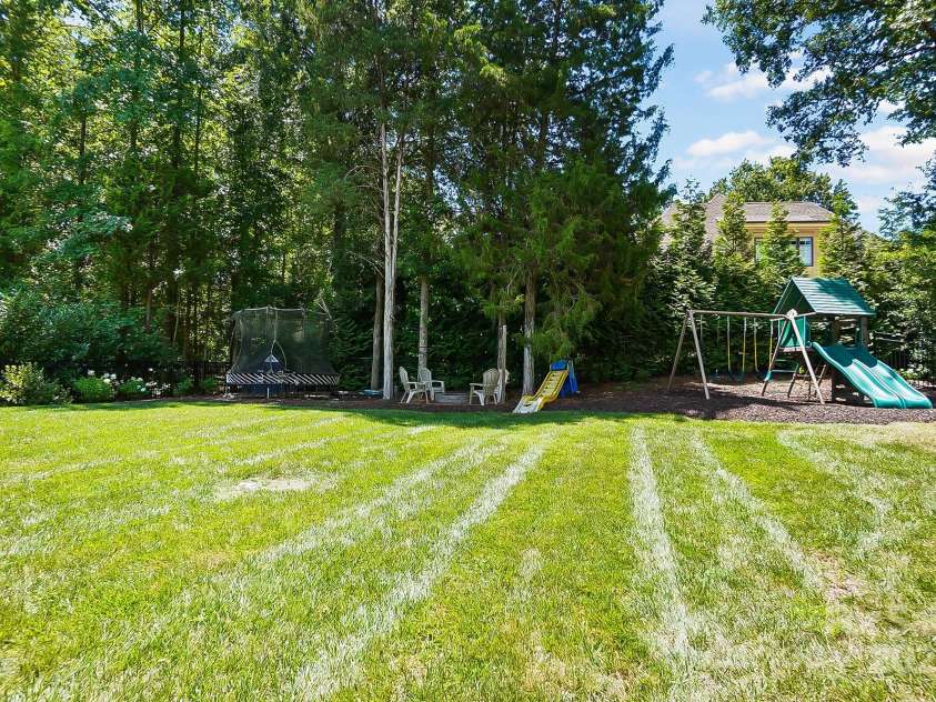 707 Hudson Place, Davidson, NC 28036.  MLS# CAR4280290, YatesRealty ID 28326. 