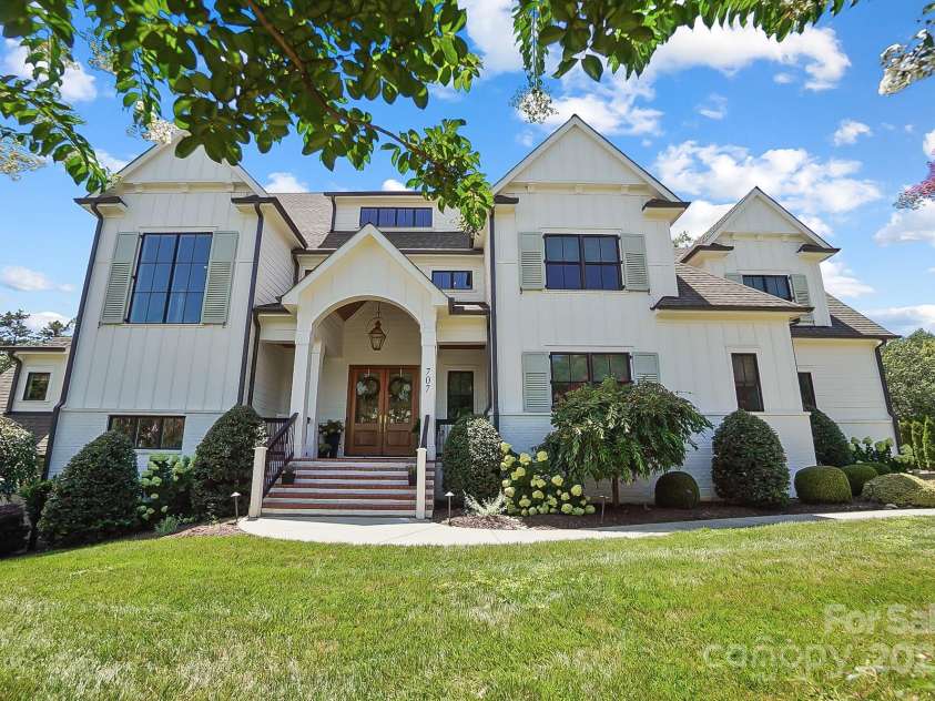 707 Hudson Place, Davidson, NC 28036.  MLS# CAR4280290, YatesRealty ID 28326. 
