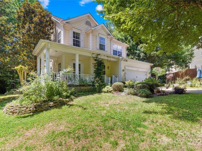8682 Brook Glen Lane, Huntersville, NC 28078.  MLS# CAR4281128, YatesRealty ID 28327. 8682 Brook Glen Ln