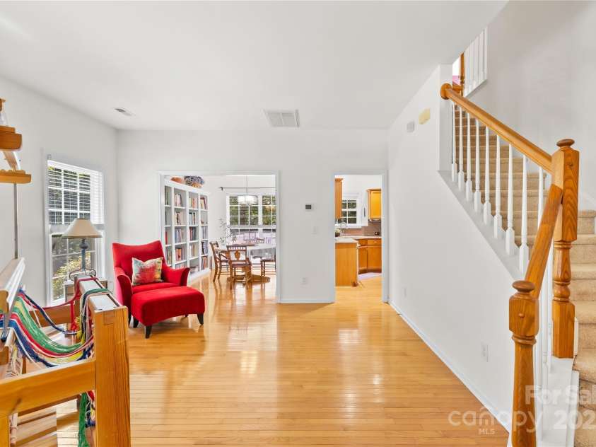 8682 Brook Glen Lane, Huntersville, NC 28078.  MLS# CAR4281128, YatesRealty ID 28327. Entryway / Living Room