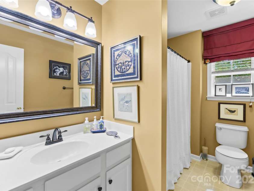 8682 Brook Glen Lane, Huntersville, NC 28078.  MLS# CAR4281128, YatesRealty ID 28327. Guest Bathroom