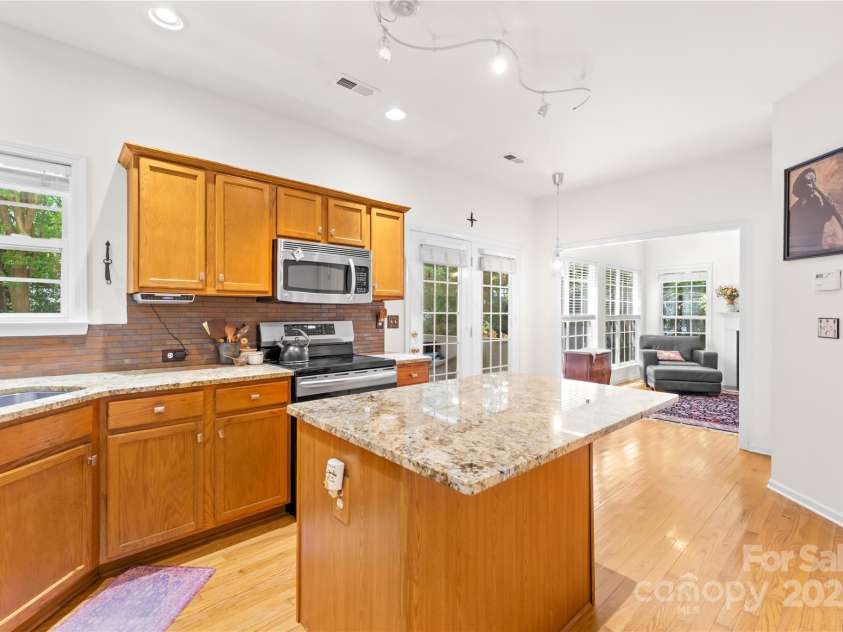 8682 Brook Glen Lane, Huntersville, NC 28078.  MLS# CAR4281128, YatesRealty ID 28327. Kitchen