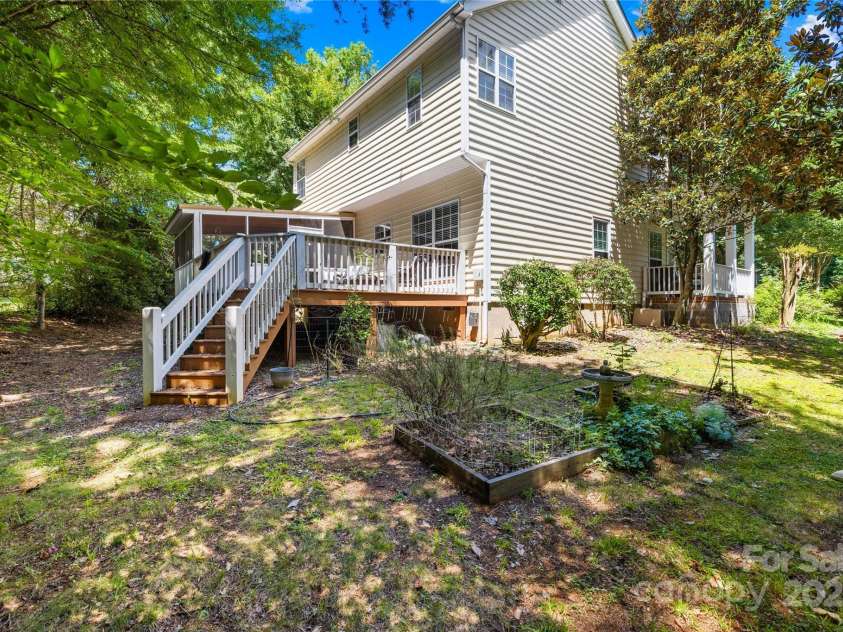8682 Brook Glen Lane, Huntersville, NC 28078.  MLS# CAR4281128, YatesRealty ID 28327. Low Maintenance Yard to Back Deck