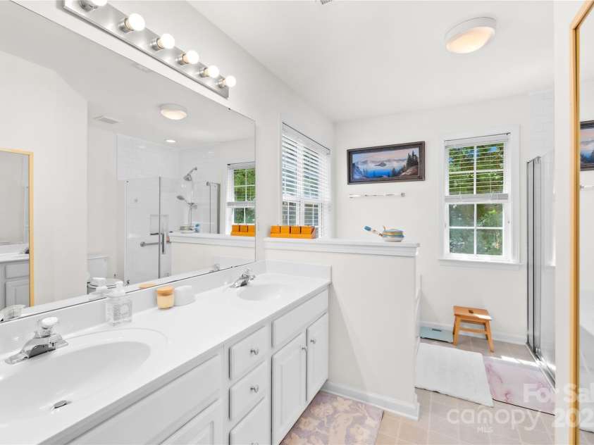 8682 Brook Glen Lane, Huntersville, NC 28078.  MLS# CAR4281128, YatesRealty ID 28327. Primary Bathroom