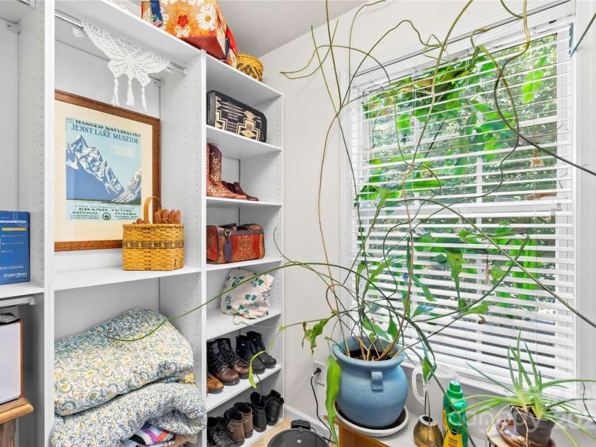 8682 Brook Glen Lane, Huntersville, NC 28078.  MLS# CAR4281128, YatesRealty ID 28327. Walk-In Primary Closet