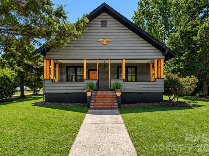 32 Pinecrest Avenue, Great Falls, SC 29055.  MLS# CAR4386898, YatesRealty ID 28329. 