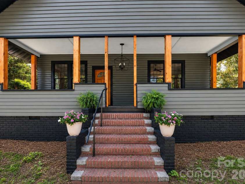 32 Pinecrest Avenue, Great Falls, SC 29055.  MLS# CAR4386898, YatesRealty ID 28329. 
