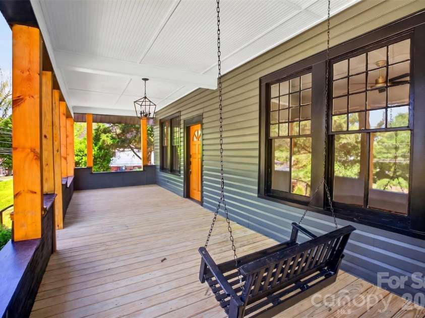 32 Pinecrest Avenue, Great Falls, SC 29055.  MLS# CAR4386898, YatesRealty ID 28329. 