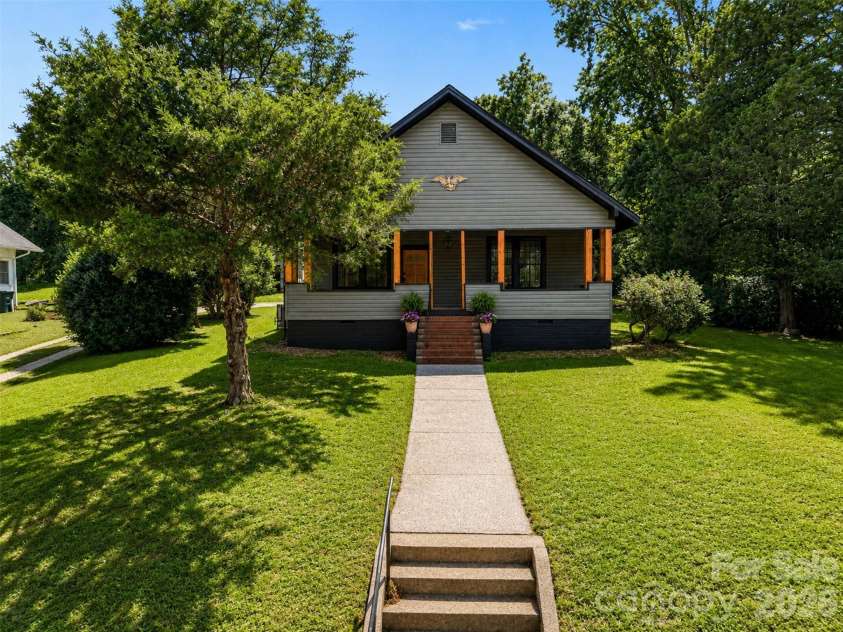 32 Pinecrest Avenue, Great Falls, SC 29055.  MLS# CAR4386898, YatesRealty ID 28329. 