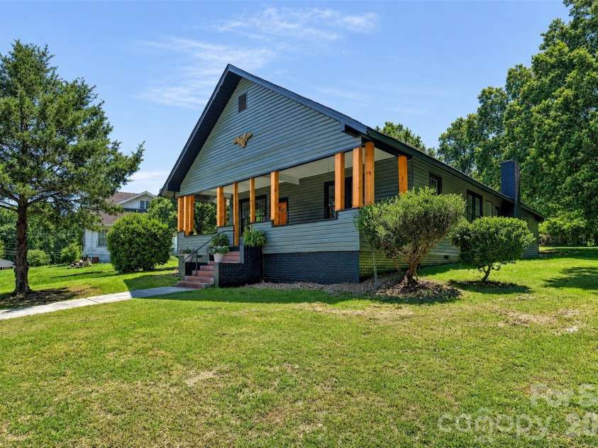 32 Pinecrest Avenue, Great Falls, SC 29055.  MLS# CAR4386898, YatesRealty ID 28329. 