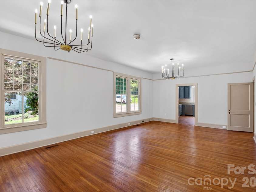 32 Pinecrest Avenue, Great Falls, SC 29055.  MLS# CAR4386898, YatesRealty ID 28329. 