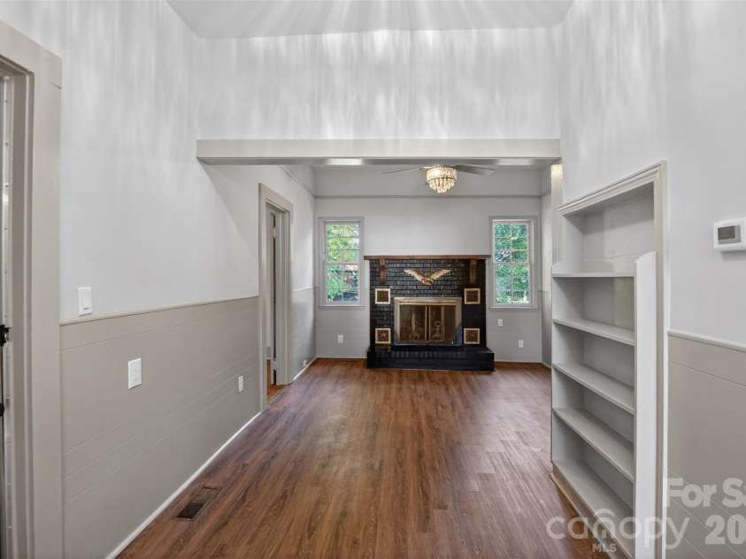32 Pinecrest Avenue, Great Falls, SC 29055.  MLS# CAR4386898, YatesRealty ID 28329. 