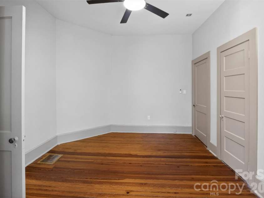 32 Pinecrest Avenue, Great Falls, SC 29055.  MLS# CAR4386898, YatesRealty ID 28329. 