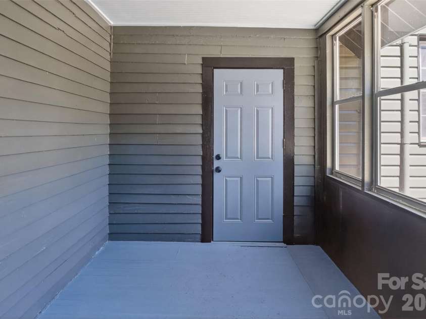 32 Pinecrest Avenue, Great Falls, SC 29055.  MLS# CAR4386898, YatesRealty ID 28329. 