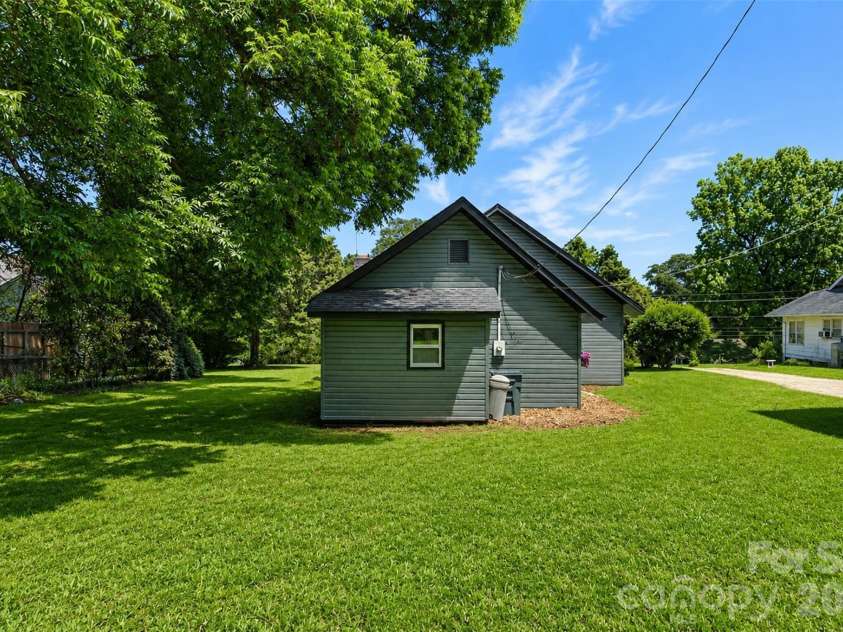 32 Pinecrest Avenue, Great Falls, SC 29055.  MLS# CAR4386898, YatesRealty ID 28329. 