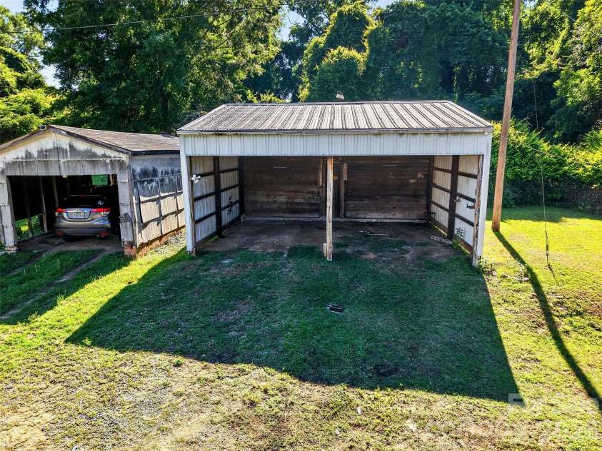 32 Pinecrest Avenue, Great Falls, SC 29055.  MLS# CAR4386898, YatesRealty ID 28329. 