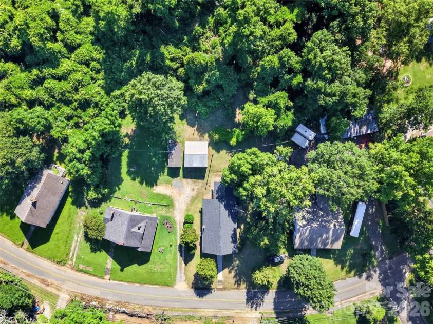 32 Pinecrest Avenue, Great Falls, SC 29055.  MLS# CAR4386898, YatesRealty ID 28329. 