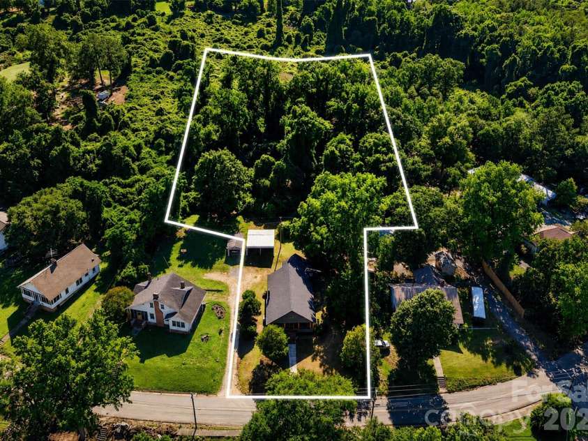 32 Pinecrest Avenue, Great Falls, SC 29055.  MLS# CAR4386898, YatesRealty ID 28329. 