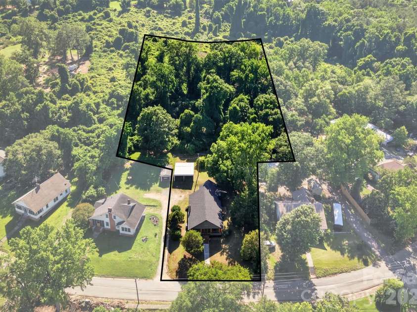 32 Pinecrest Avenue, Great Falls, SC 29055.  MLS# CAR4386898, YatesRealty ID 28329. 