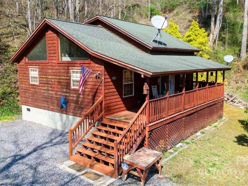 215 Honeysuckle Lane, Sylva, NC 28779.  MLS# CAR4243032, YatesRealty ID 2833. 