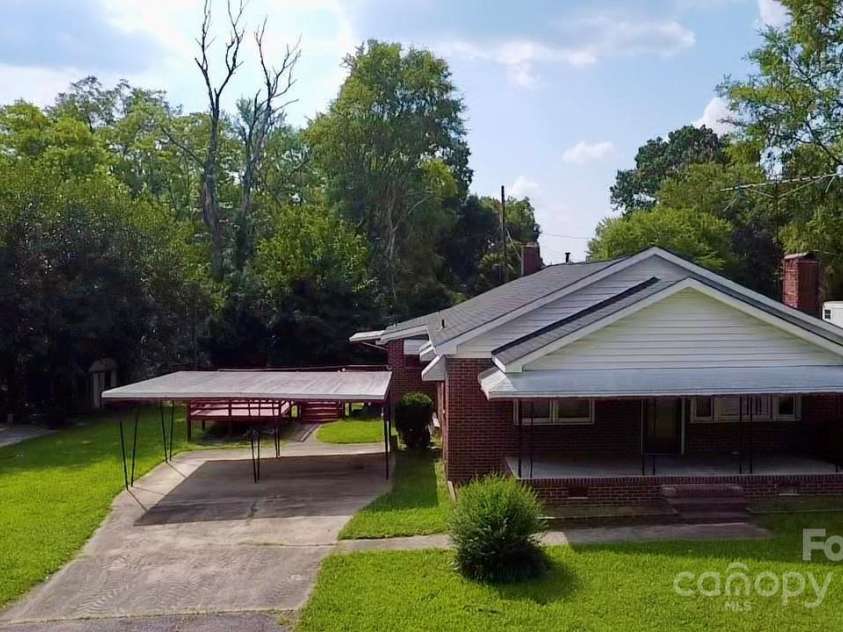 213 Jewel Street, Chester, SC 29706.  MLS# CAR4284392, YatesRealty ID 28330. 