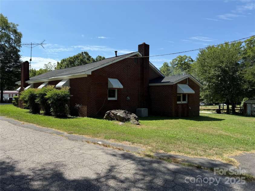 213 Jewel Street, Chester, SC 29706.  MLS# CAR4284392, YatesRealty ID 28330. 