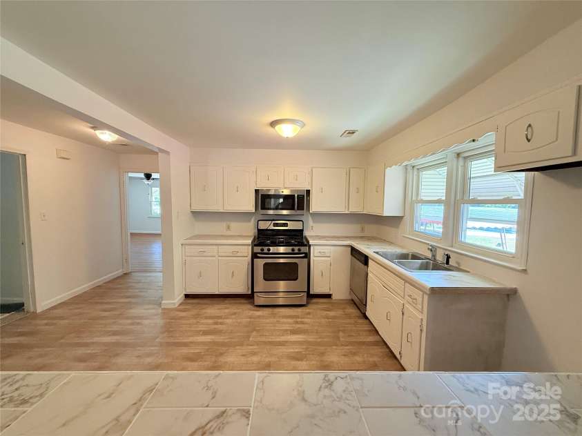 213 Jewel Street, Chester, SC 29706.  MLS# CAR4284392, YatesRealty ID 28330. 