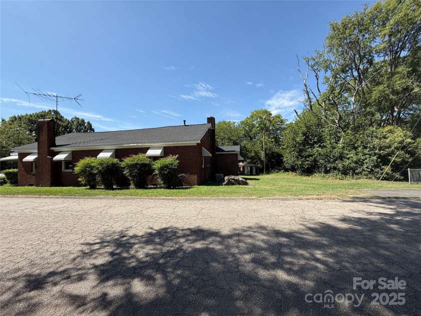 213 Jewel Street, Chester, SC 29706.  MLS# CAR4284392, YatesRealty ID 28330. 