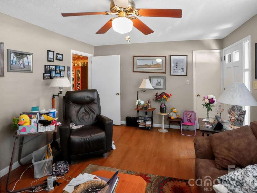 2291 19th Avenue, Hickory, NC 28601.  MLS# CAR4387606, YatesRealty ID 28330. 