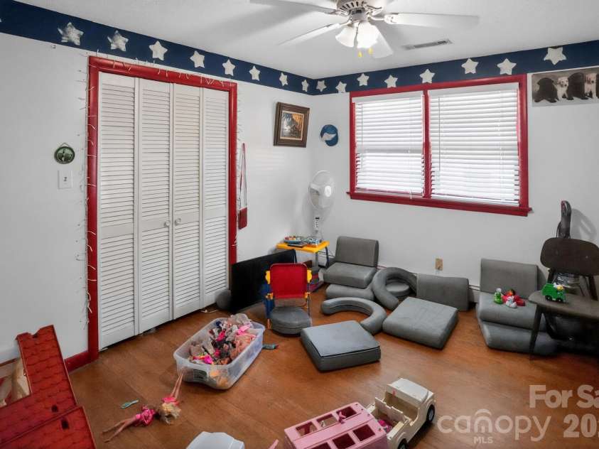 2291 19th Avenue, Hickory, NC 28601.  MLS# CAR4387606, YatesRealty ID 28330. 