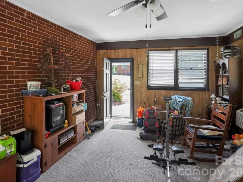 2291 19th Avenue, Hickory, NC 28601.  MLS# CAR4387606, YatesRealty ID 28330. 