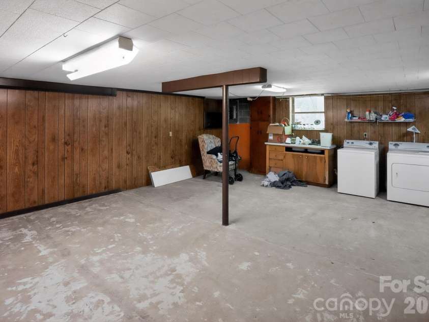 2291 19th Avenue, Hickory, NC 28601.  MLS# CAR4387606, YatesRealty ID 28330. 