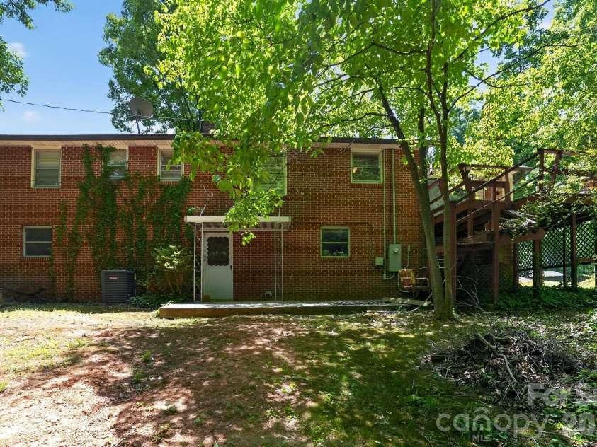 2291 19th Avenue, Hickory, NC 28601.  MLS# CAR4387606, YatesRealty ID 28330. 